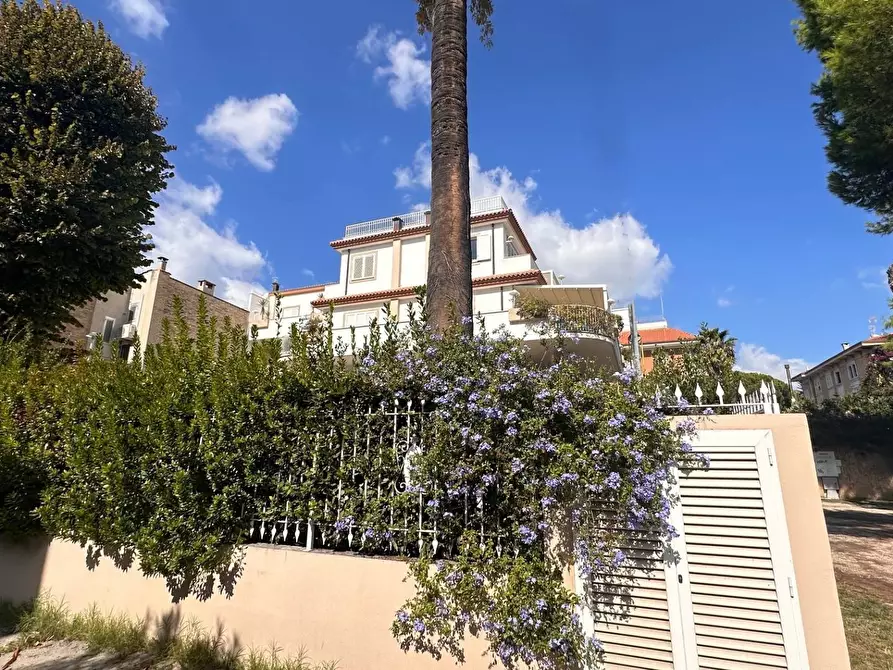 Immagine 1 di Appartamento in vendita  in Lungomare Trieste 54 a San Benedetto Del Tronto