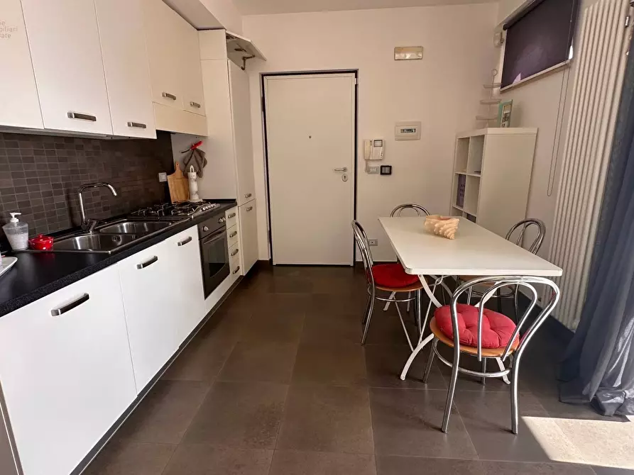 Immagine 5 di Appartamento in vendita  in Lungomare Trieste 54 a San Benedetto Del Tronto