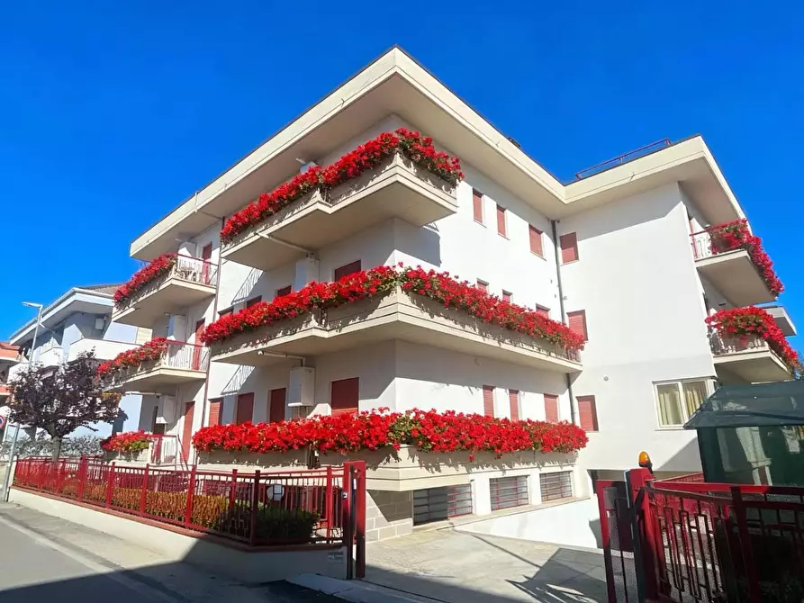 Immagine 2 di Appartamento in vendita  in Via Emilia 12 a Alba Adriatica