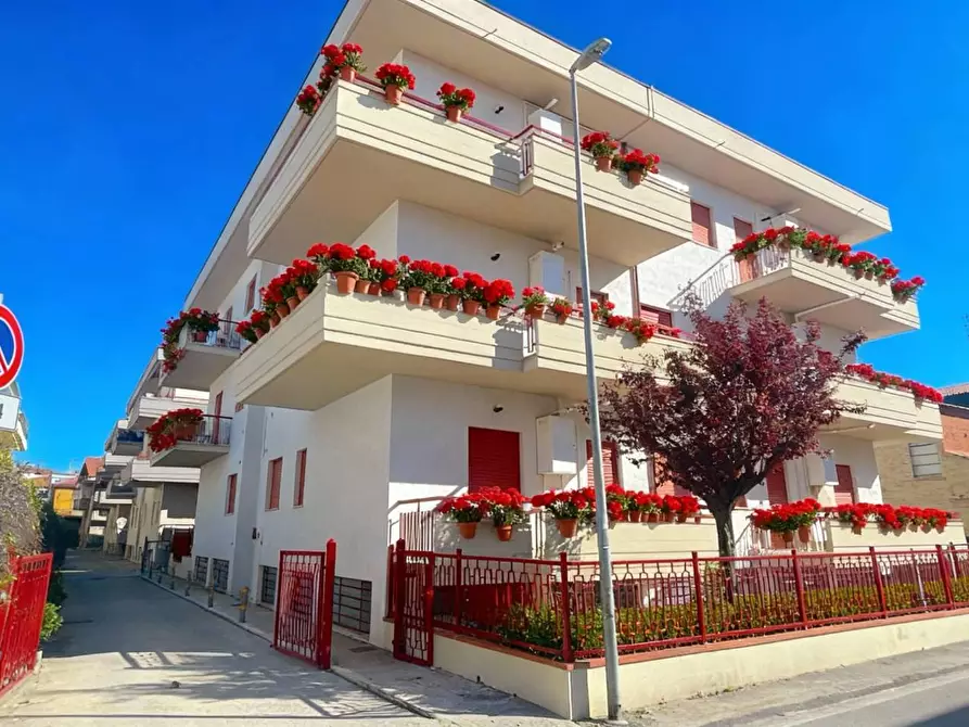 Immagine 2 di Appartamento in vendita  in Via Emilia 12 a Alba Adriatica