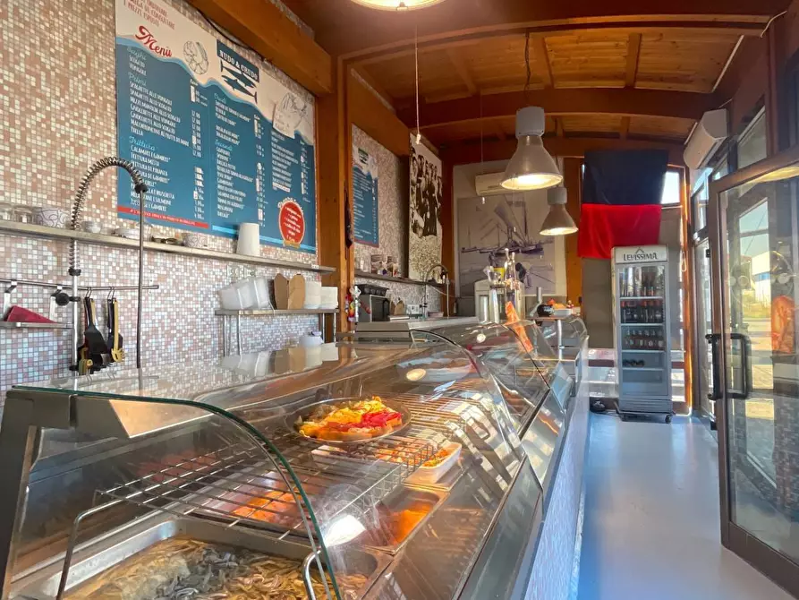 Immagine 3 di Attività commerciale in vendita  in Via Banchina di Riva Nord Malfisia snc a San Benedetto Del Tronto