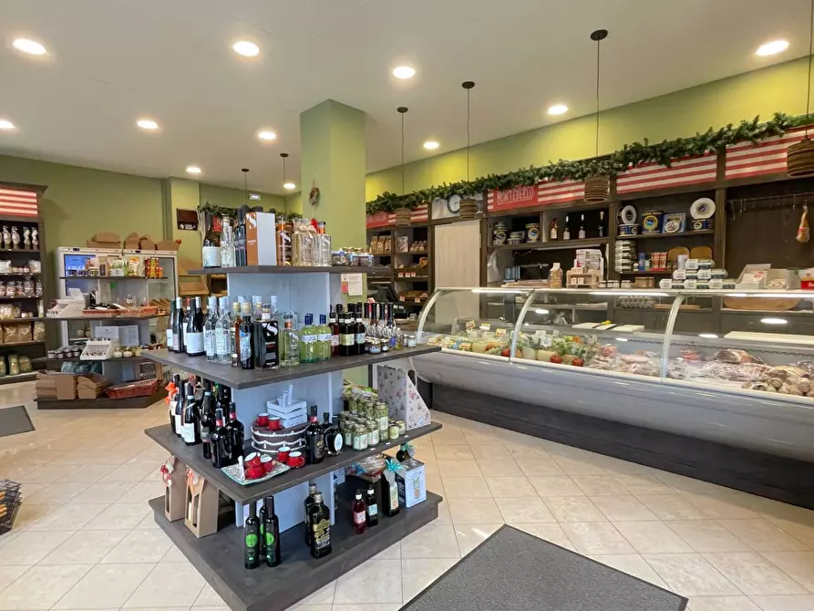 Immagine 5 di Attività commerciale in vendita  in Via Montebello 65 a San Benedetto Del Tronto