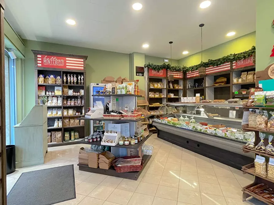 Immagine 6 di Attività commerciale in vendita  in Via Montebello 65 a San Benedetto Del Tronto