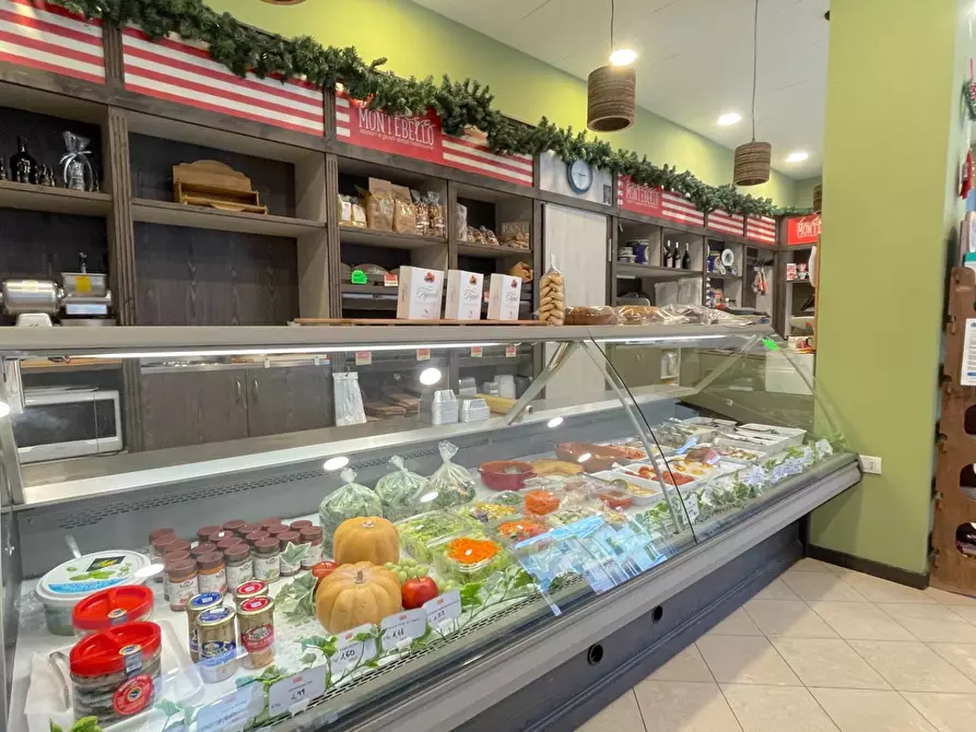 Immagine 7 di Attività commerciale in vendita  in Via Montebello 65 a San Benedetto Del Tronto