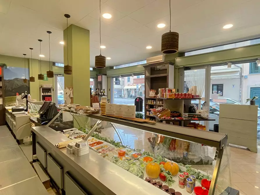 Immagine 12 di Attività commerciale in vendita  in Via Montebello 65 a San Benedetto Del Tronto