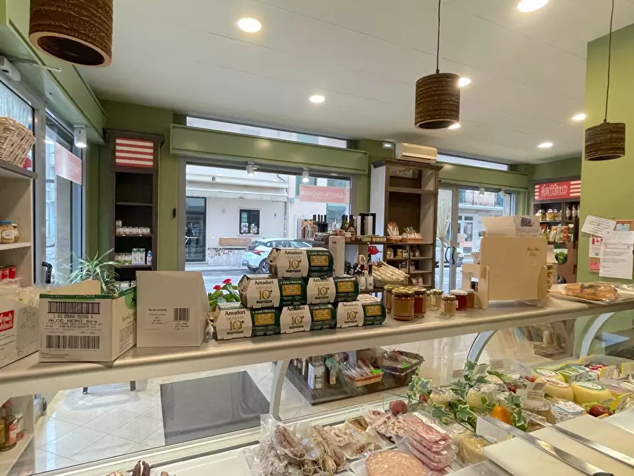 Immagine 14 di Attività commerciale in vendita  in Via Montebello 65 a San Benedetto Del Tronto