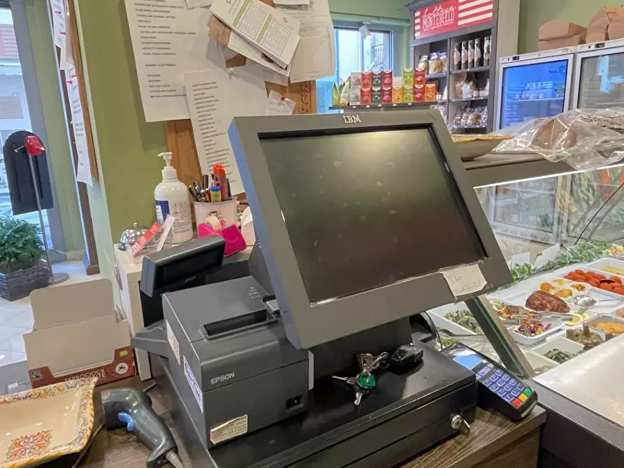 Immagine 17 di Attività commerciale in vendita  in Via Montebello 65 a San Benedetto Del Tronto