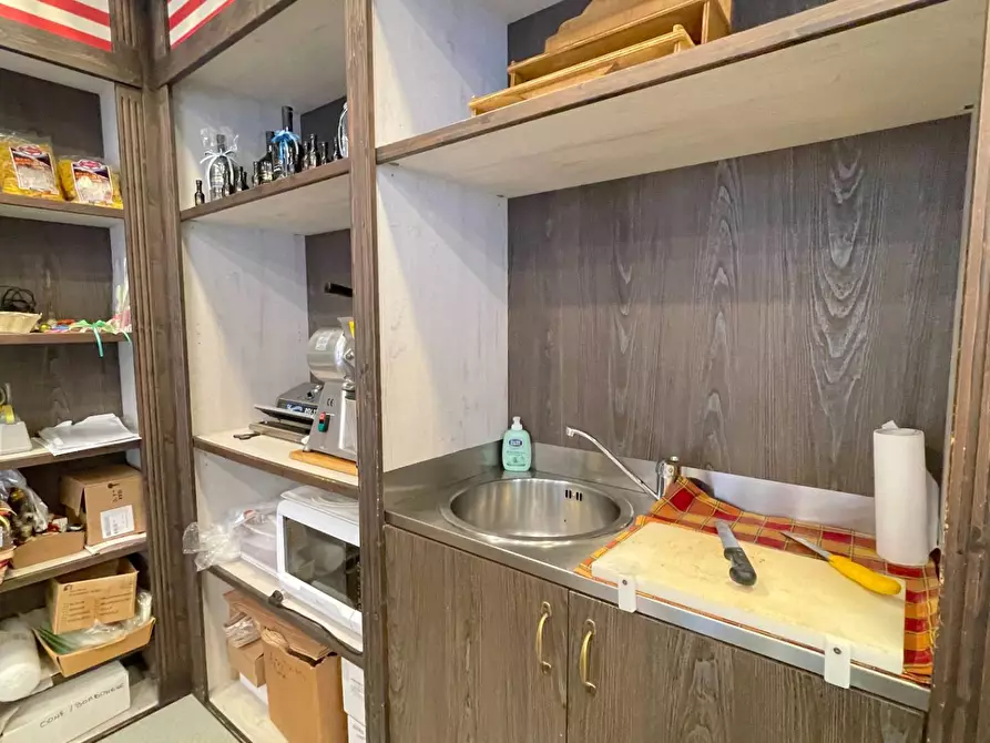 Immagine 18 di Attività commerciale in vendita  in Via Montebello 65 a San Benedetto Del Tronto