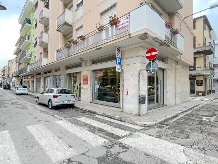 Immagine 8 di Attività commerciale in vendita  in Via Montebello 65 a San Benedetto Del Tronto