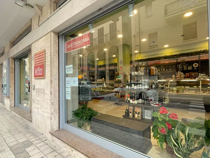 Immagine 1 di Attività commerciale in vendita  in Via Montebello 65 a San Benedetto Del Tronto