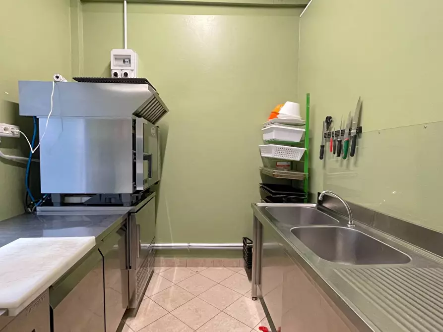 Immagine 24 di Attività commerciale in vendita  in Via Montebello 65 a San Benedetto Del Tronto