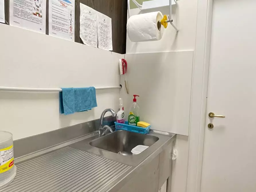 Immagine 25 di Attività commerciale in vendita  in Via Montebello 65 a San Benedetto Del Tronto