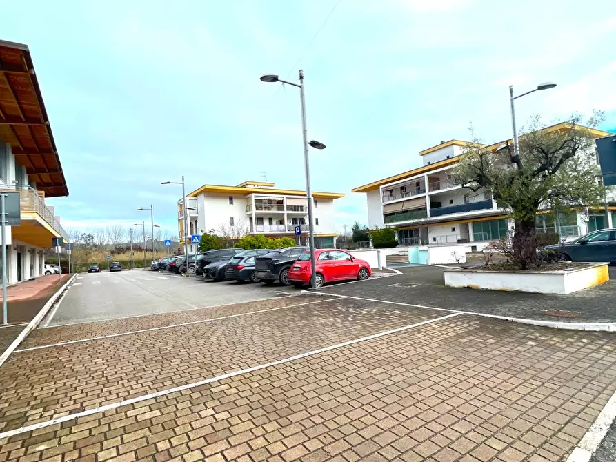 Immagine 25 di Ufficio in vendita  in Contrada San Giovanni snc a Ancarano