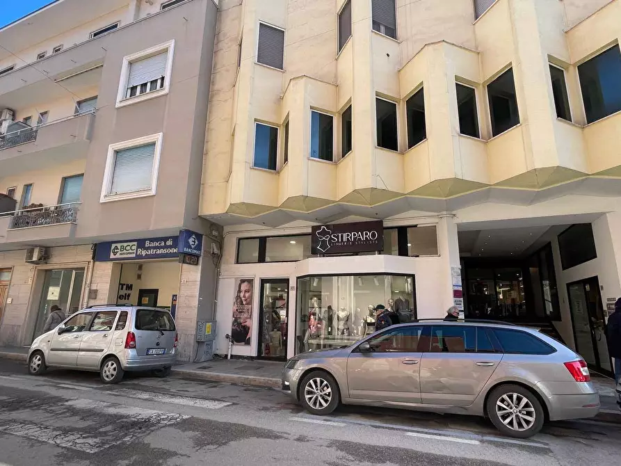 Immagine 2 di Locale commerciale in vendita  in Via Curzi 27 a San Benedetto Del Tronto