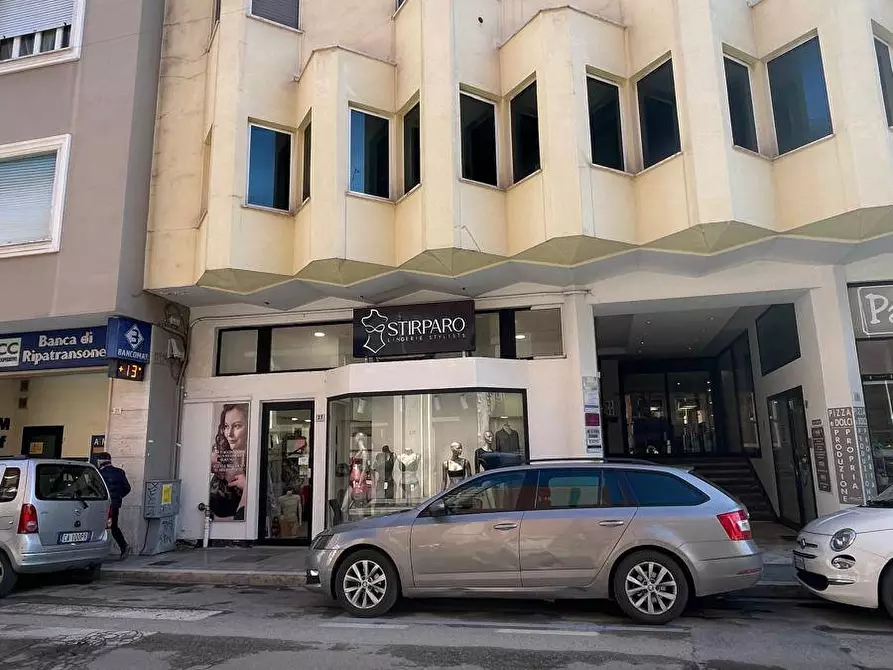 Immagine 3 di Locale commerciale in vendita  in Via Curzi 27 a San Benedetto Del Tronto