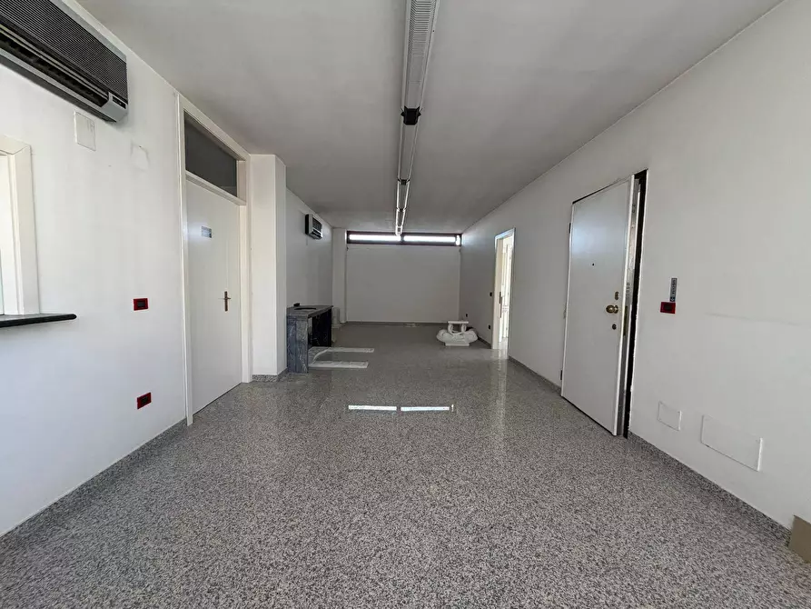 Immagine 22 di Capannone industriale in vendita  in Via Val Tiberina 21 a San Benedetto Del Tronto