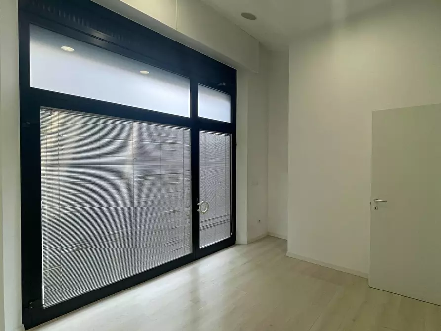 Immagine 11 di Locale commerciale in affitto  in Via Roma 3 a San Benedetto Del Tronto