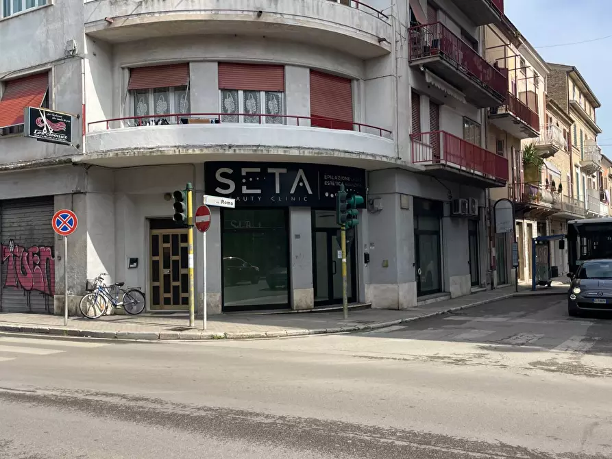 Immagine 3 di Locale commerciale in affitto  in Via Roma 3 a San Benedetto Del Tronto
