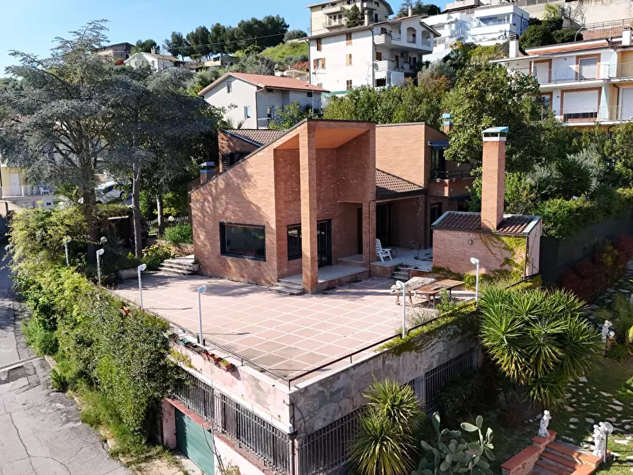 Immagine 57 di Villa in vendita  in Via dei Ligustri 55 a Grottammare