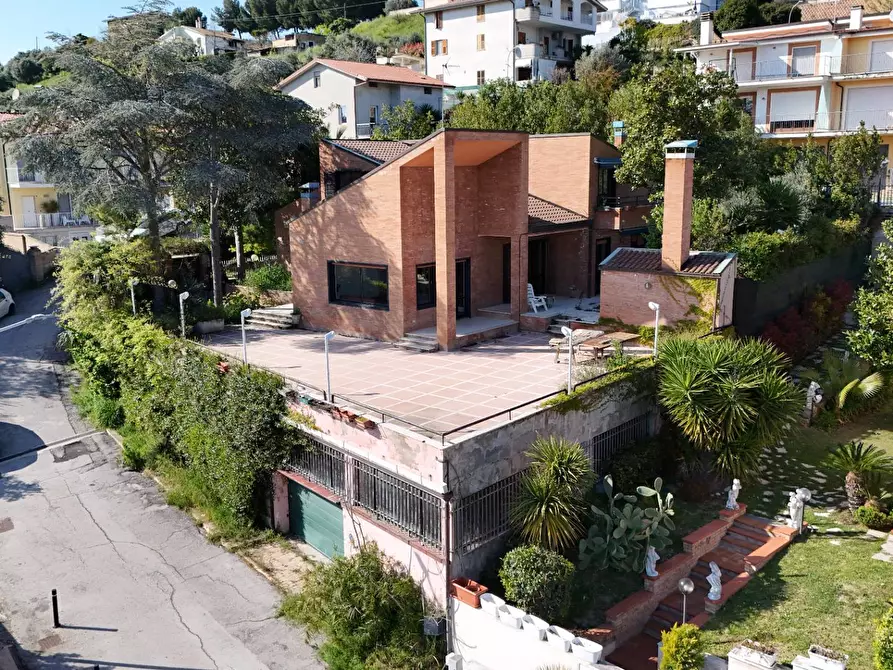 Immagine 58 di Villa in vendita  in Via dei Ligustri 55 a Grottammare