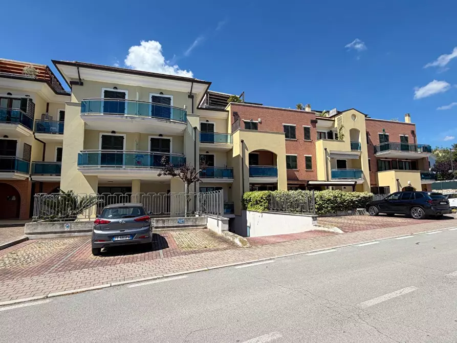 Immagine 38 di Appartamento in vendita  in Via Francesco Cilea 143 a Grottammare