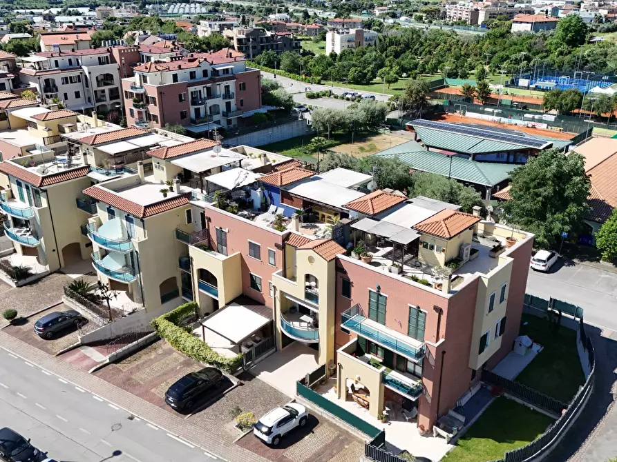 Immagine 75 di Appartamento in vendita  in Via Francesco Cilea 143 a Grottammare
