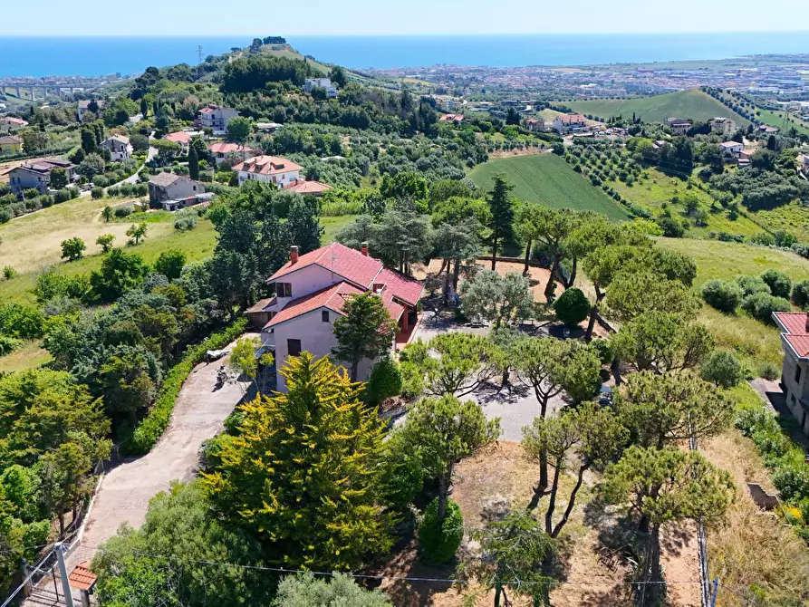 Immagine 2 di Villa in vendita  in Contrada Colle Sant'Angelo 18 a Monteprandone