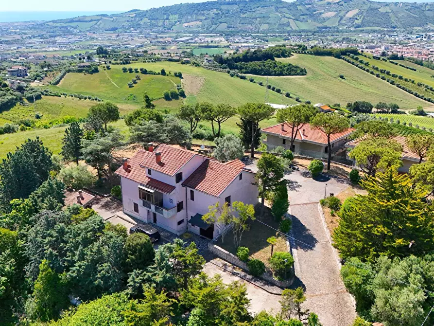 Immagine 36 di Villa in vendita  in Contrada Colle Sant'Angelo 18 a Monteprandone