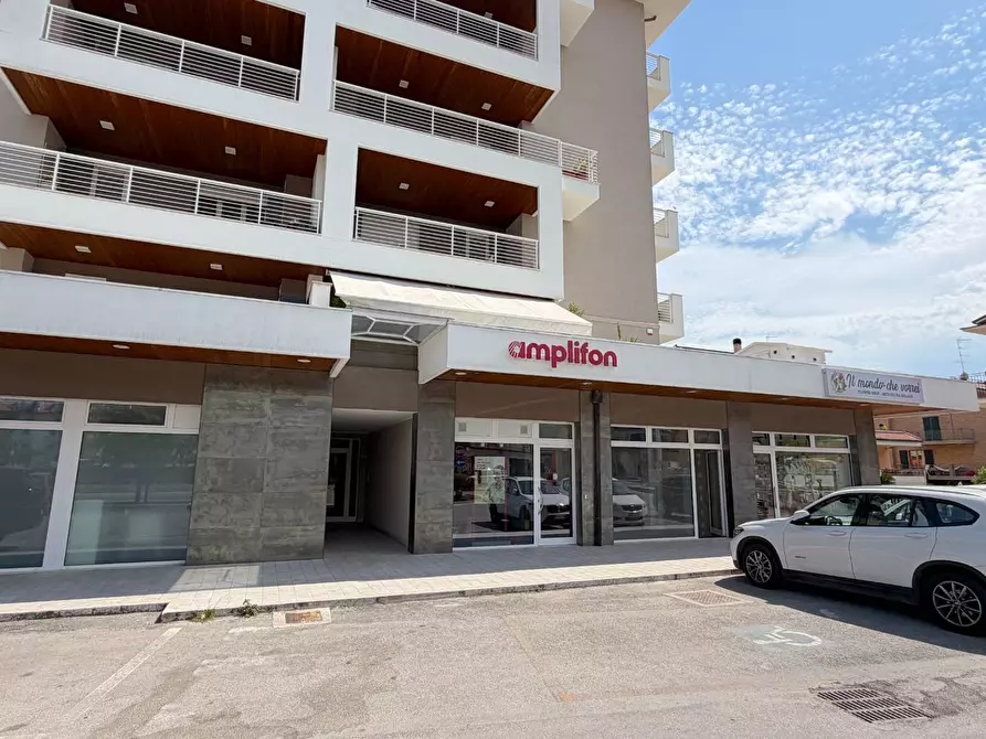 Immagine 1 di Locale commerciale in vendita  in Viale Alcide De Gasperi 23/a a Monteprandone