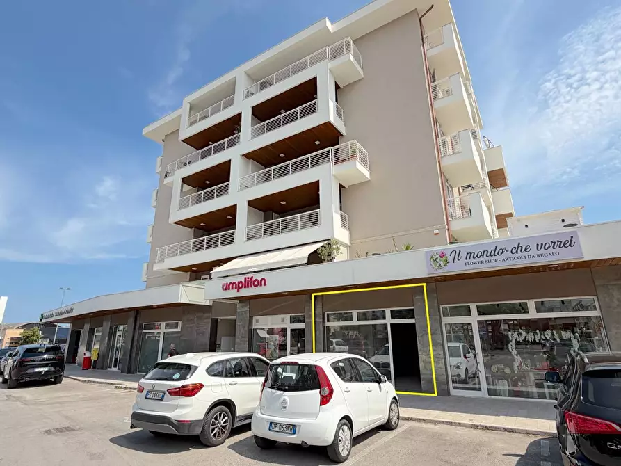 Immagine 8 di Locale commerciale in vendita  in Viale Alcide De Gasperi 23/a a Monteprandone