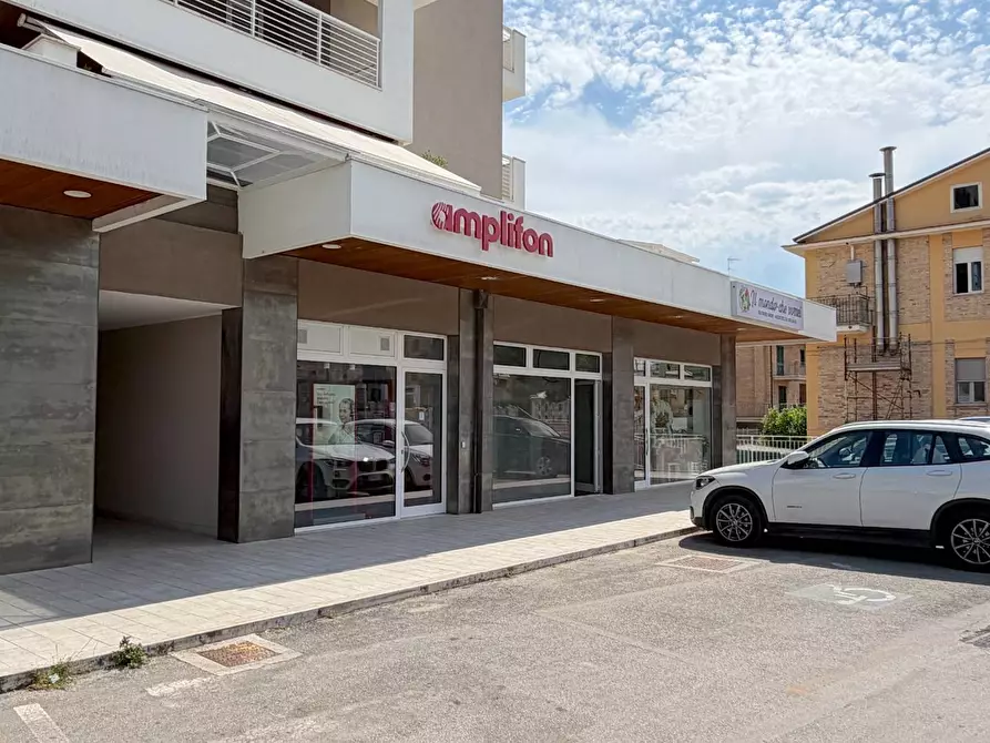 Immagine 11 di Locale commerciale in vendita  in Viale Alcide De Gasperi 23/a a Monteprandone