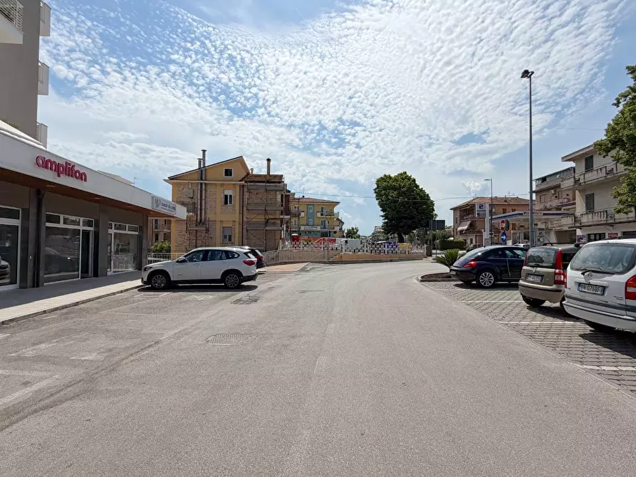 Immagine 13 di Locale commerciale in vendita  in Viale Alcide De Gasperi 23/a a Monteprandone