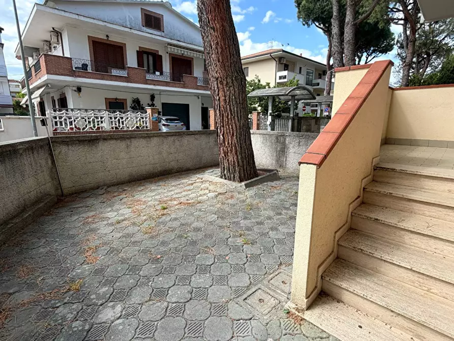 Immagine 25 di Appartamento in vendita  in Via Amerigo Vespucci 8 a Tortoreto