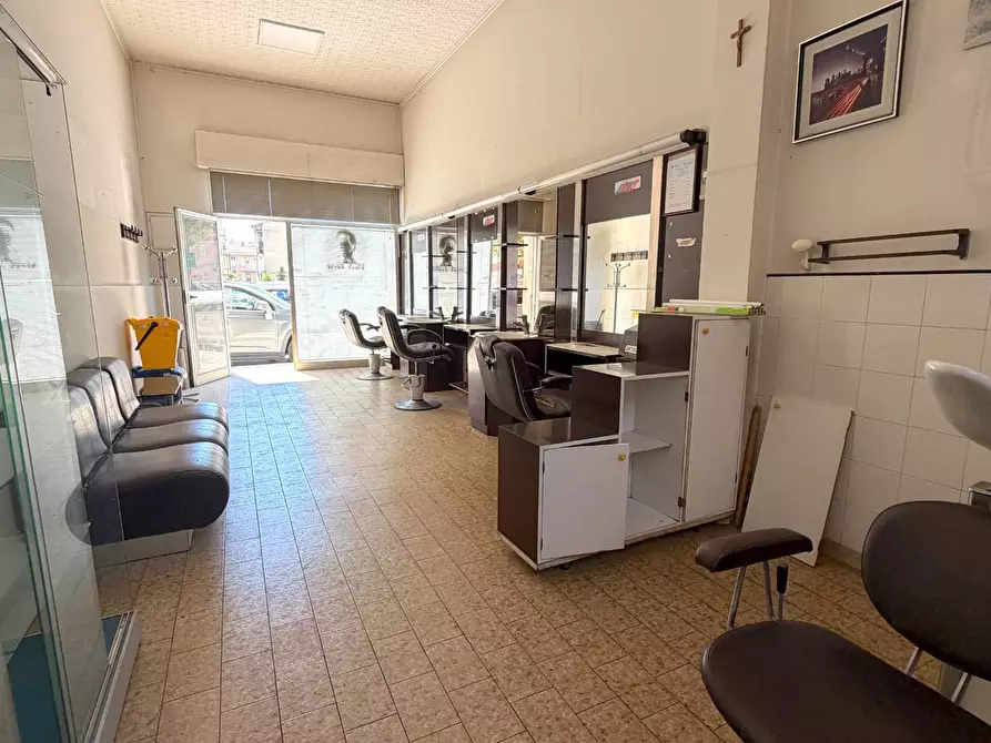 Immagine 10 di Locale commerciale in affitto  in Via Gino Moretti 35 a San Benedetto Del Tronto