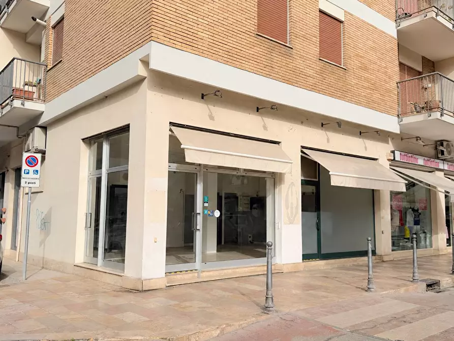Immagine 2 di Locale commerciale in affitto  in Viale De Gasperi 82 a San Benedetto Del Tronto