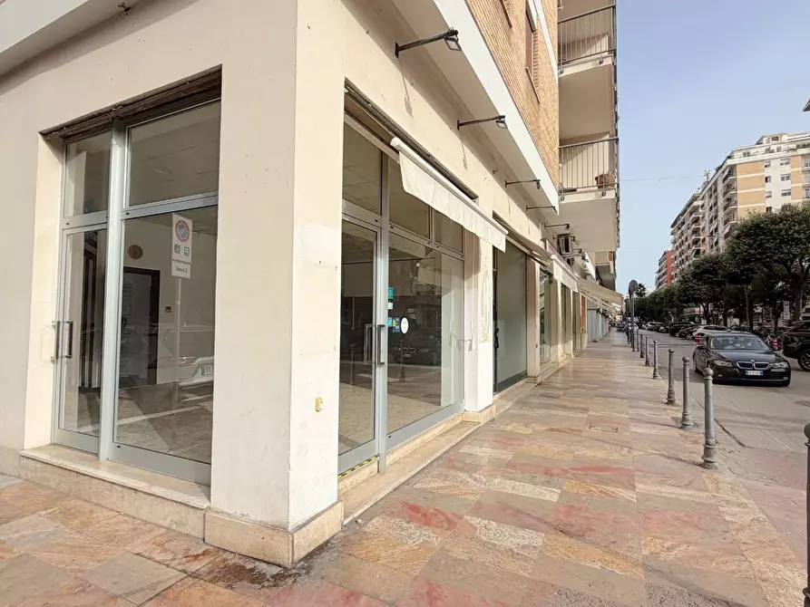 Immagine 4 di Locale commerciale in affitto  in Viale De Gasperi 82 a San Benedetto Del Tronto