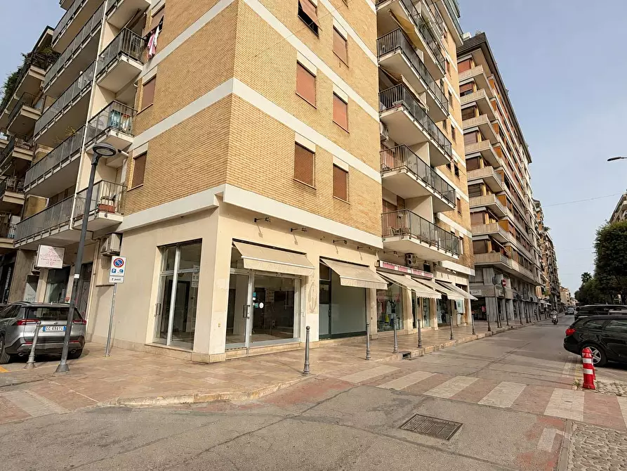 Immagine 1 di Locale commerciale in affitto  in Viale De Gasperi 82 a San Benedetto Del Tronto