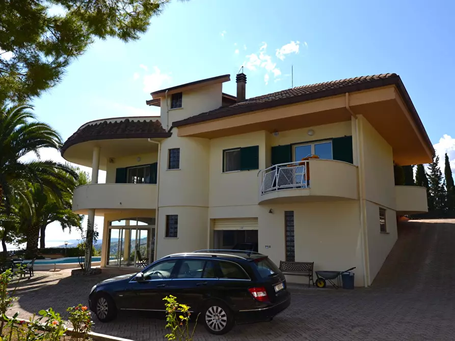 Immagine 35 di Villa in vendita  in Collina residenziale a Ancarano