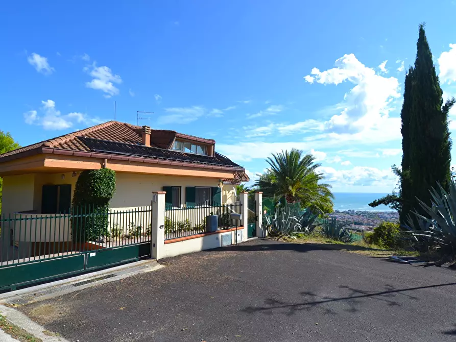 Immagine 47 di Villa in vendita  in Collina residenziale a Ancarano