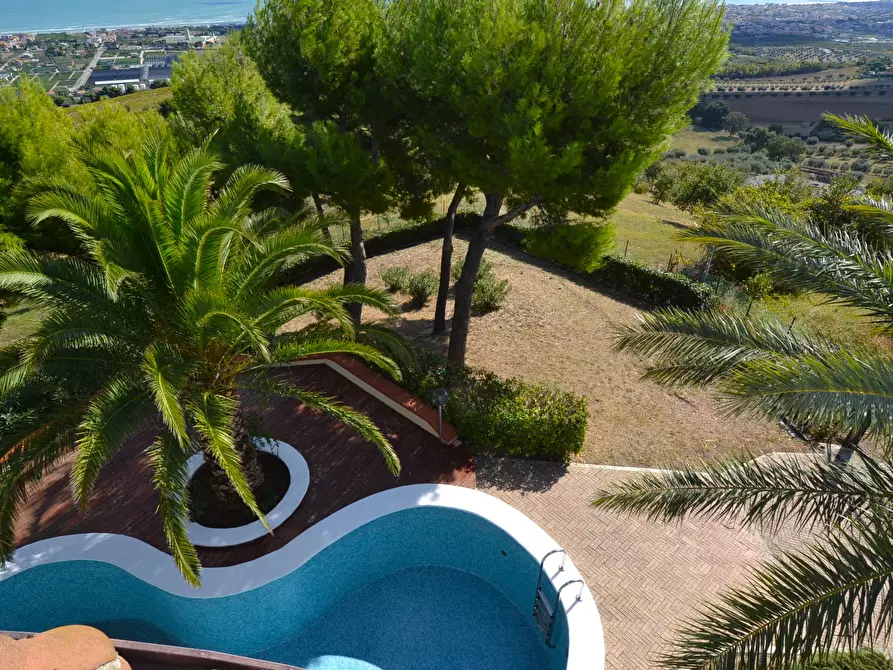 Immagine 23 di Villa in vendita  in Collina residenziale a Ancarano