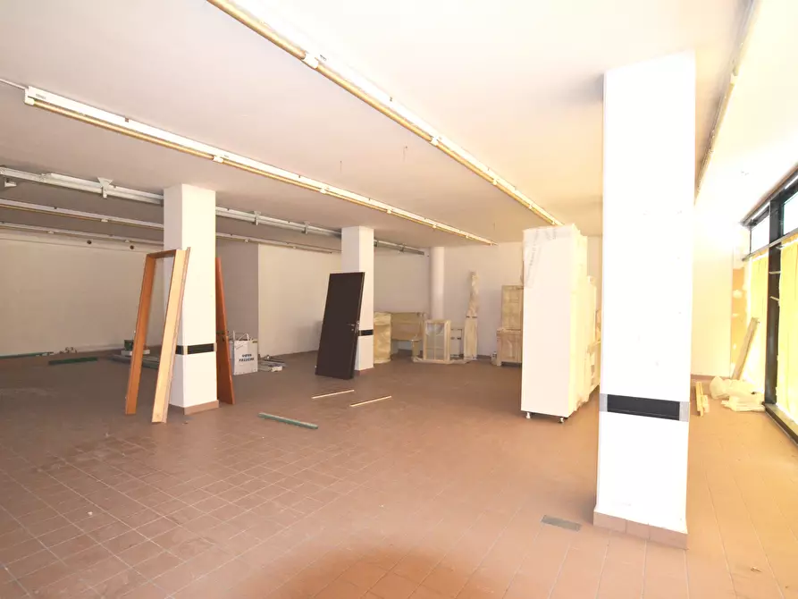 Immagine 2 di Locale commerciale in affitto  in Viale De Gasperi a Monteprandone