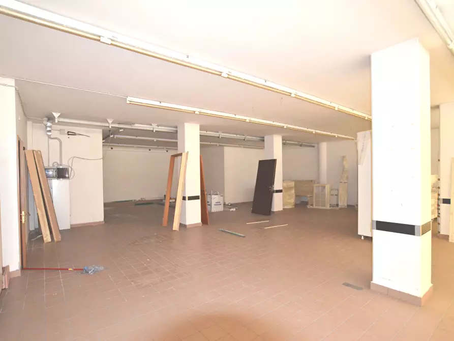 Immagine 3 di Locale commerciale in affitto  in Viale De Gasperi a Monteprandone