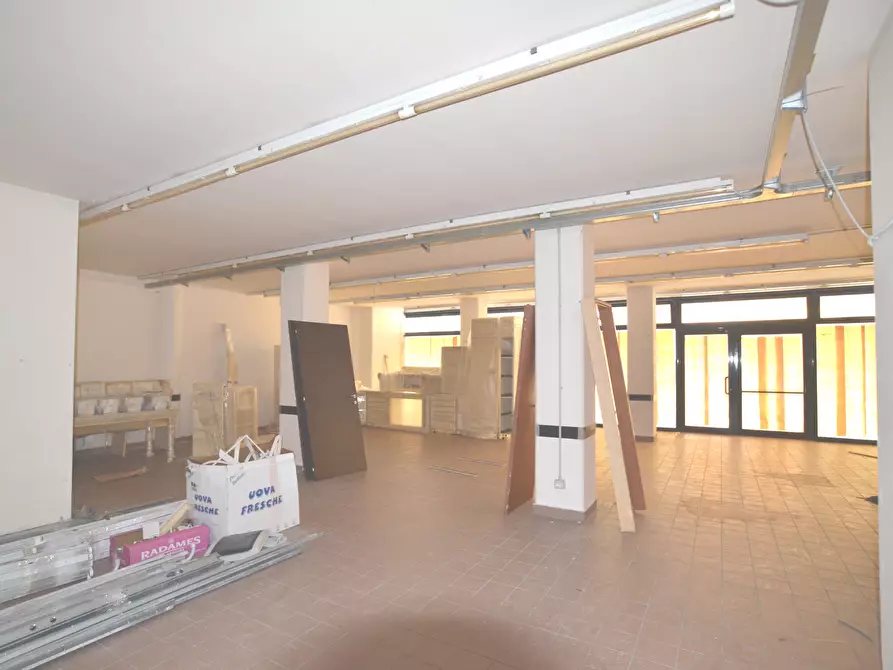 Immagine 5 di Locale commerciale in affitto  in Viale De Gasperi a Monteprandone
