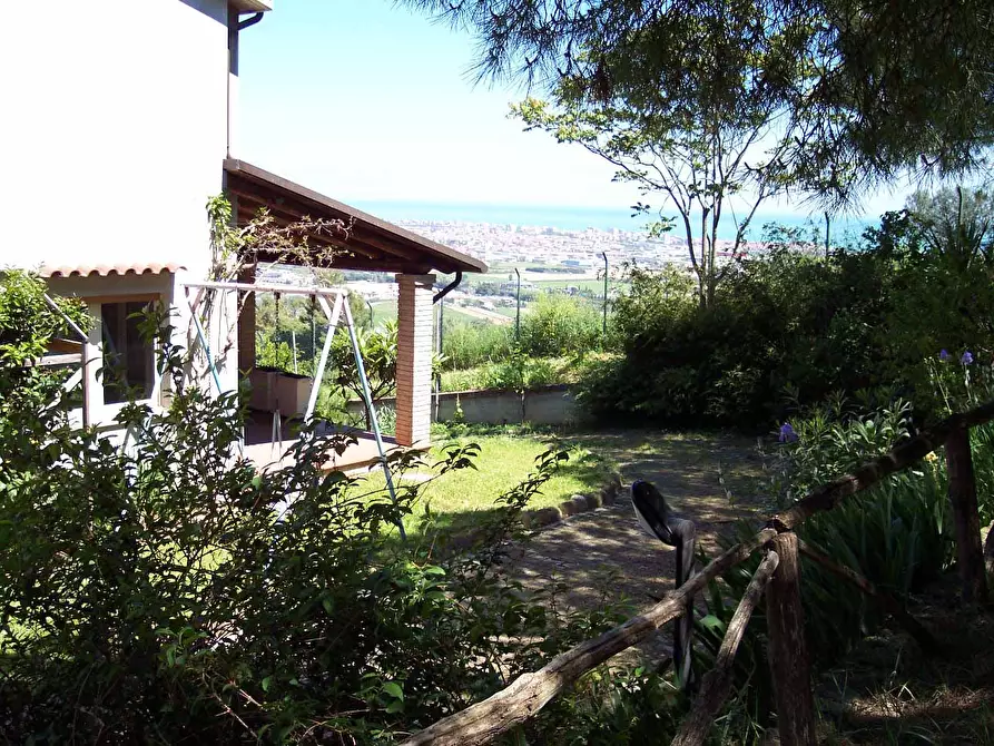 Immagine 4 di Villa in vendita  in Fratte Grandi 24 a Ancarano