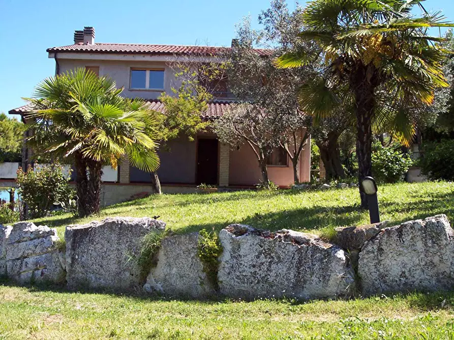 Immagine 3 di Villa in vendita  in Fratte Grandi 24 a Ancarano
