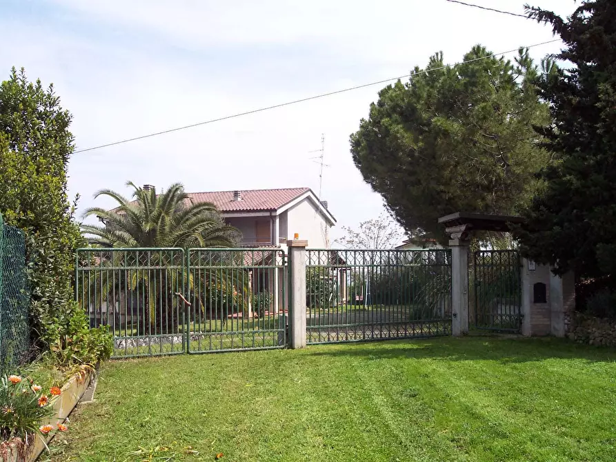 Immagine 8 di Villa in vendita  in Fratte Grandi 24 a Ancarano