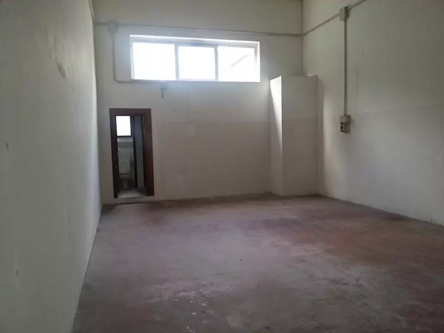 Immagine 10 di Capannone industriale in affitto  in Via Penne 53 a Chieti