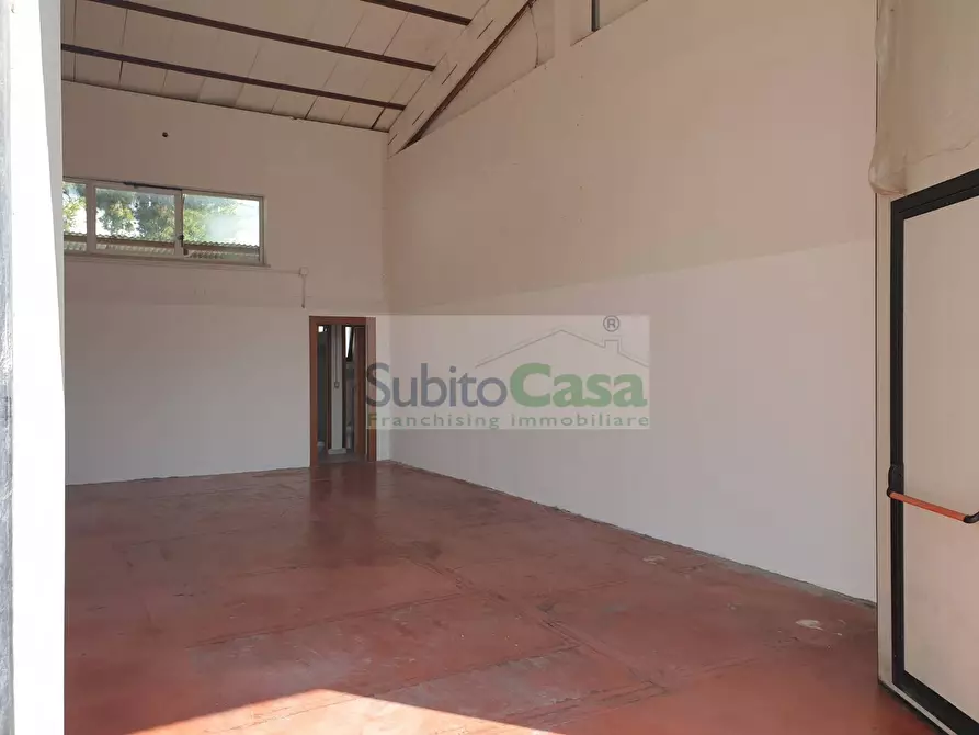 Immagine 2 di Capannone industriale in affitto  in Via Penne 53 a Chieti