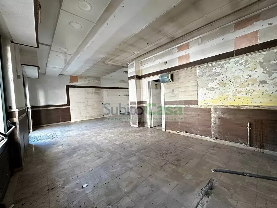 Immagine 3 di Locale commerciale in affitto  in Piazza Marconi 35/36 a Chieti