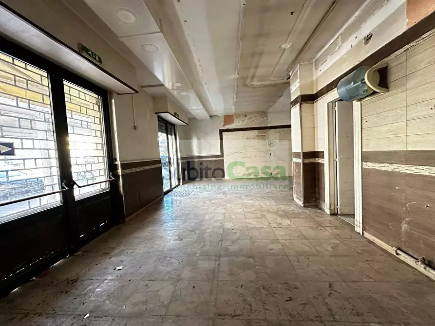 Immagine 4 di Locale commerciale in affitto  in Piazza Marconi 35/36 a Chieti